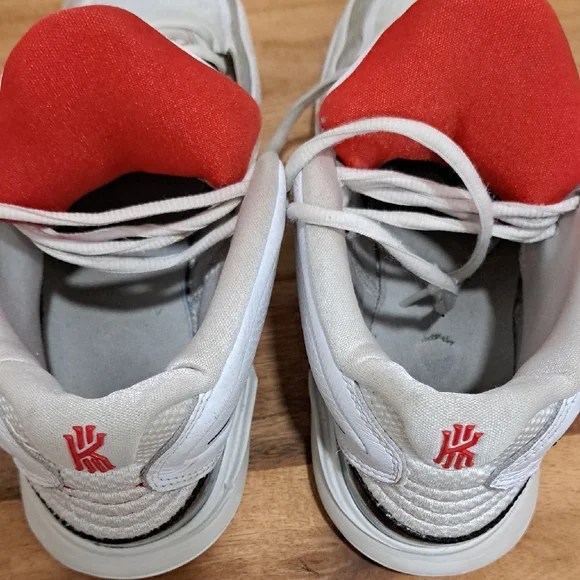 Nike Kyrie Sneakers Size9 MENS - Picture 9 of 9